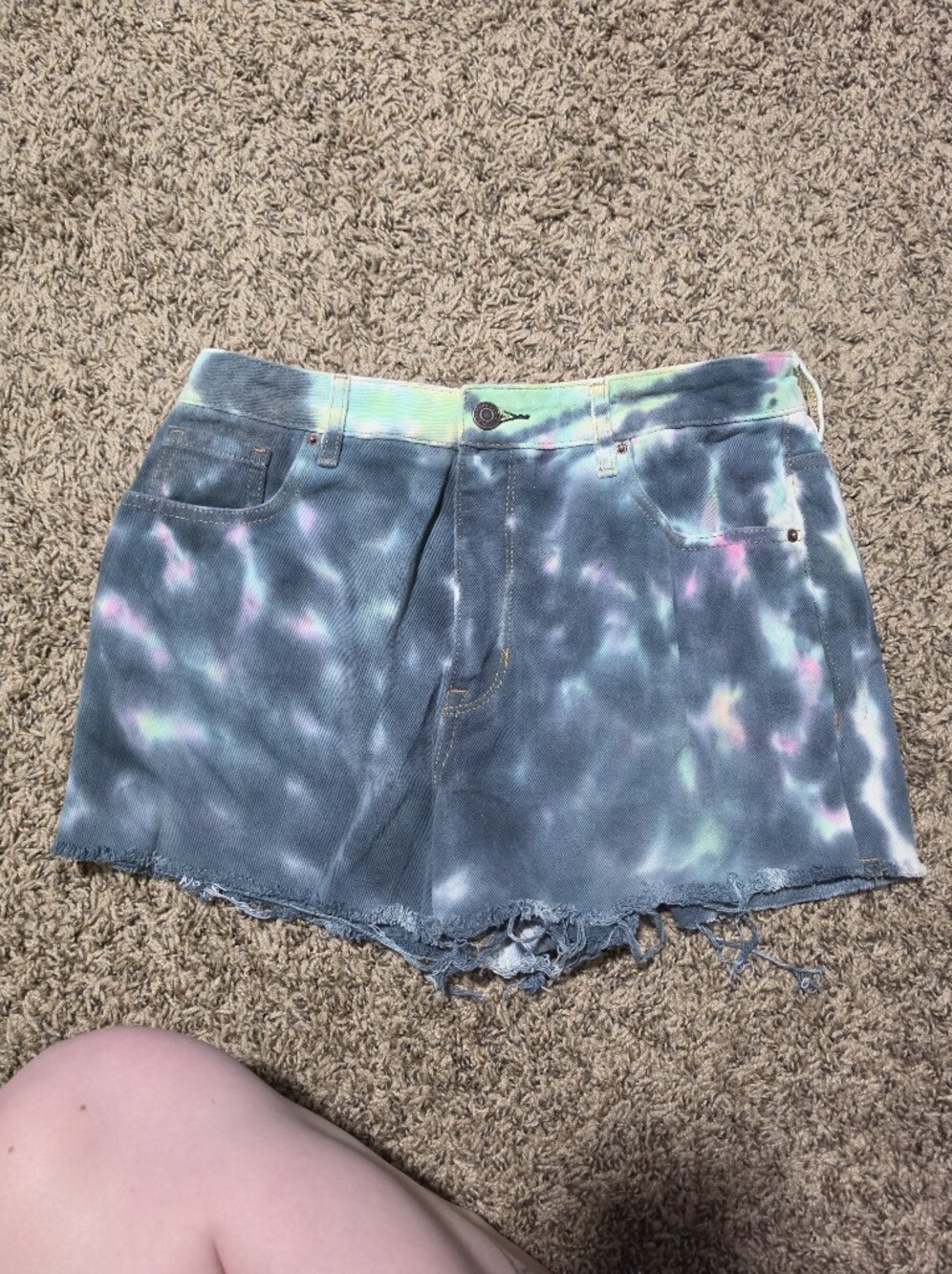 Tie-Dye Blue Fringe Hem Women's Denim Shorts